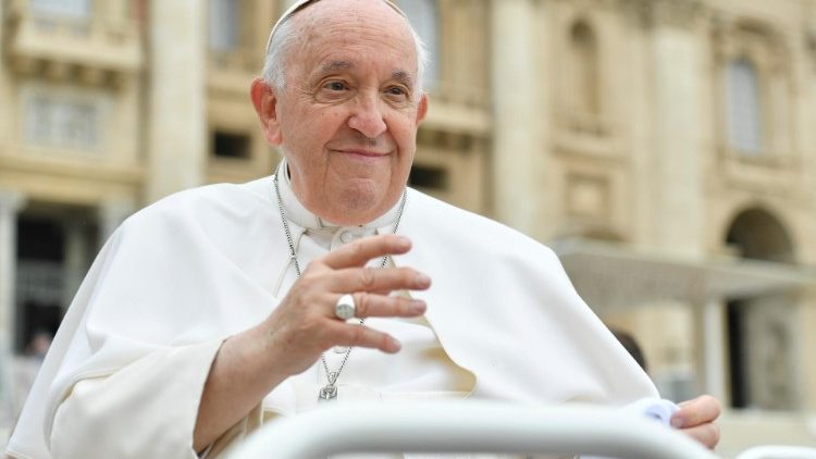 Francisco vuelve a pedir la paz para Ucrania en la audiencia general. (Vatican Media)