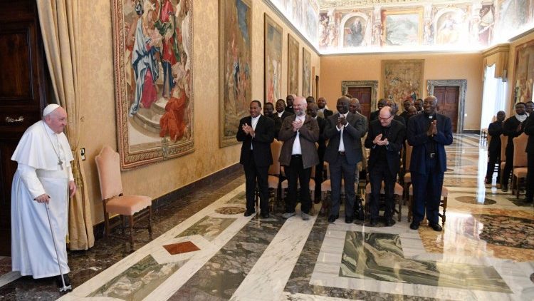 El Papa Francisco recibe en audiencia a los religiosos de la Congregación del Espíritu Santo (Vatican Media)
